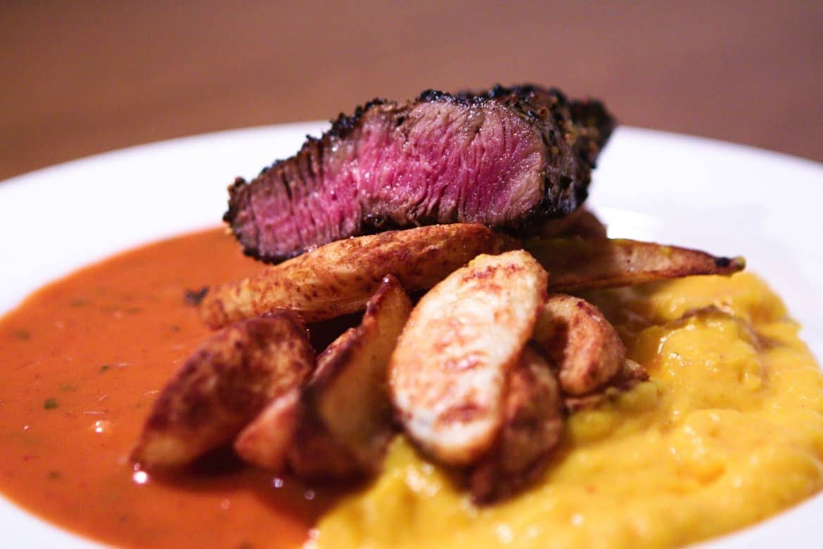 Lækker dryaged peberbøf med kartofler, whiskey sauce og græskar creme.